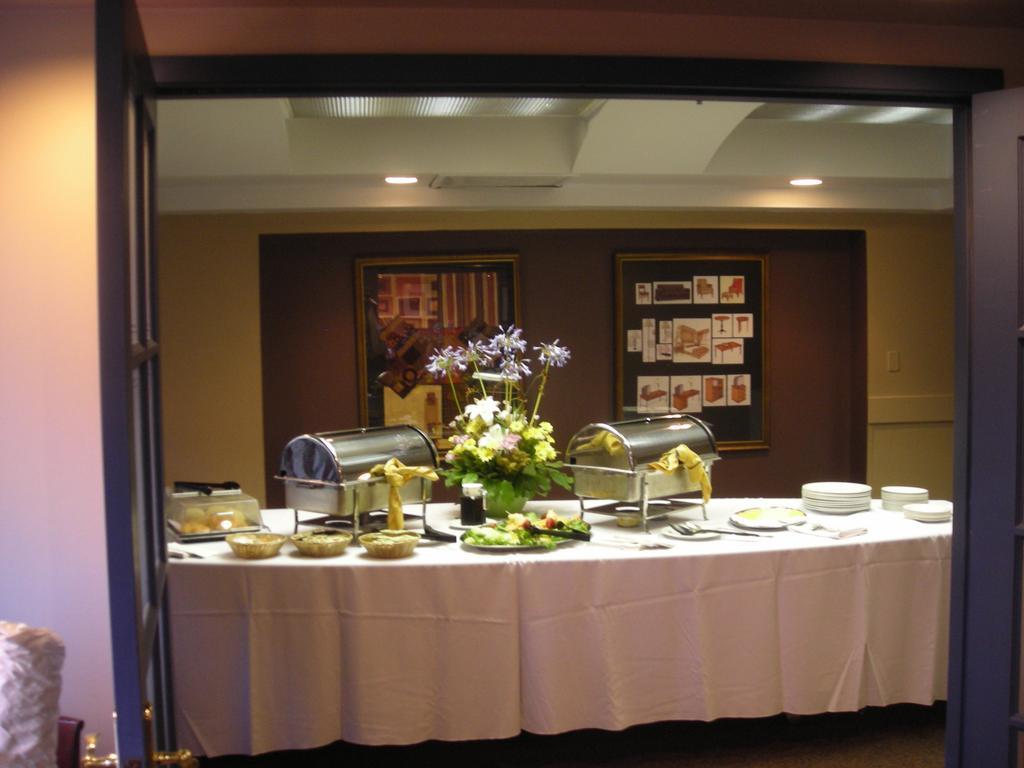 Quality Hotel Downtown-Inn At False Creek Vancouver Phòng bức ảnh